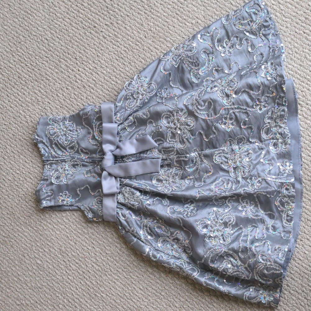 Adorable silver sparkly little girls formal dress - Picture 3 of 4